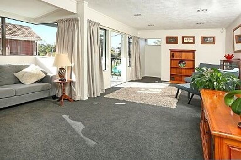 Photo of property in 48 Vintage Drive, Henderson, Auckland, 0612