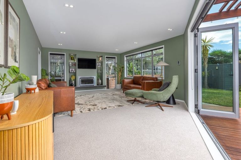 Photo of property in 8 Tiromoana Road, Raumati South, Paraparaumu, 5032