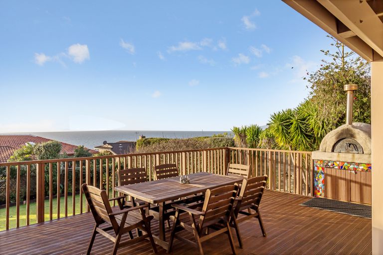 Photo of property in 56 Pacific Parade, Army Bay, Whangaparaoa, 0930