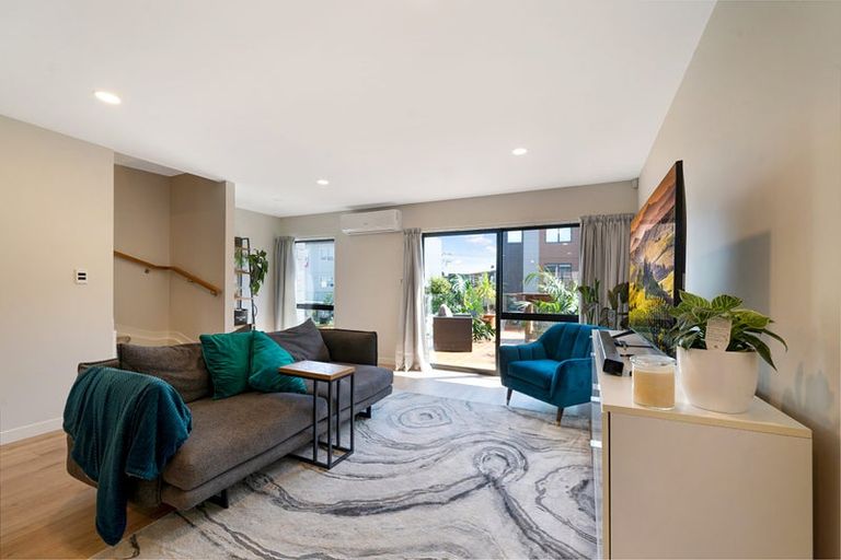 Photo of property in 8 Meritage Lane, Te Atatu South, Auckland, 0610