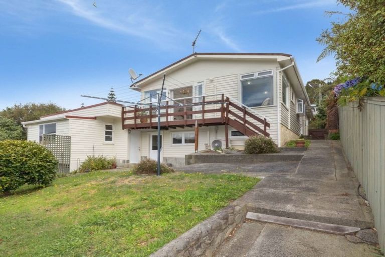 Photo of property in 25 Chester Road, Tawa, Wellington, 5028