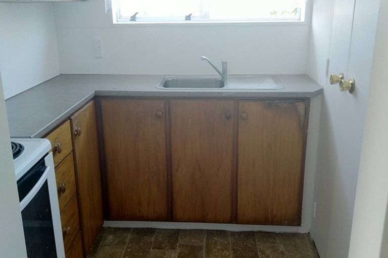 Photo of property in 2/47 Archibald Road, Kelston, Auckland, 0602