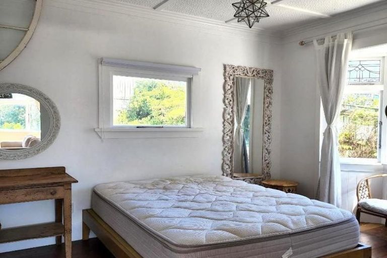 Photo of property in 20 Mcfarlane Street, Oakura, 4314