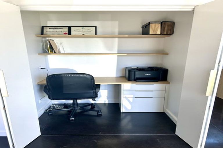 Photo of property in 12a Kauri Street, Merrilands, New Plymouth, 4312