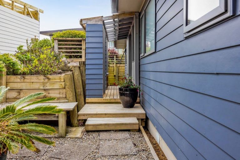 Photo of property in 102 Seaview Road, Westown, New Plymouth, 4310
