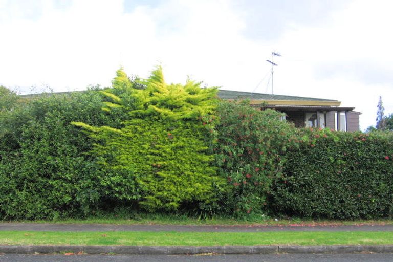 Photo of property in 2/3 Rapallo Place, Farm Cove, Auckland, 2012