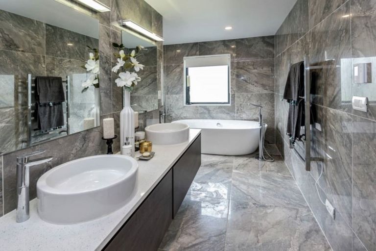 Photo of property in 16 Carlos Drive, Flat Bush, Auckland, 2016