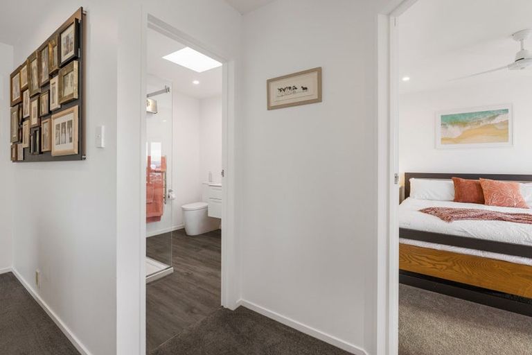 Photo of property in 2/60 Moncks Spur Road, Redcliffs, Christchurch, 8081