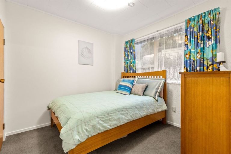 Photo of property in 2/4 Osmond Court, Sunnyvale, Auckland, 0612
