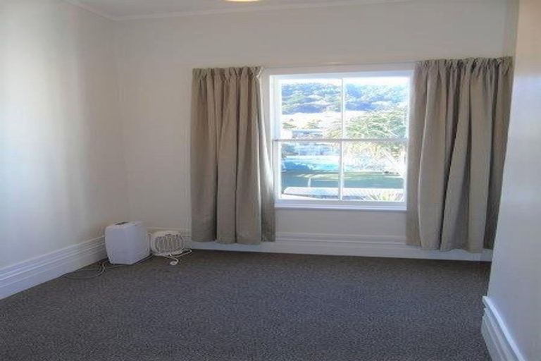 Photo of property in 12 Edge Hill, Mount Victoria, Wellington, 6011