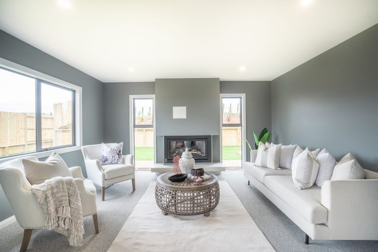 Photo of property in 16 Atlantic Drive, Fitzherbert, Palmerston North, 4410