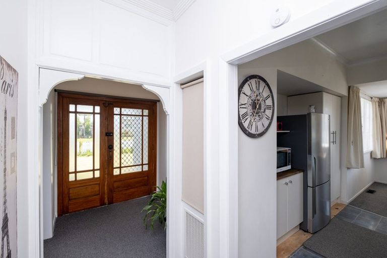 Photo of property in 17 Falstaff Street, Stratford, 4332