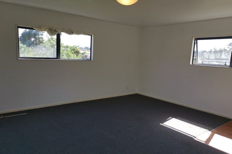 Photo of property in 18 Kiernan Place, Kelston, Auckland, 0602