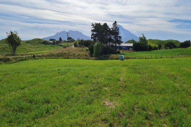 Photo of property in 206 Warea Road, Warea, New Plymouth, 4381