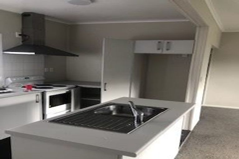 Photo of property in 112 Tirimoana Road, Te Atatu South, Auckland, 0602