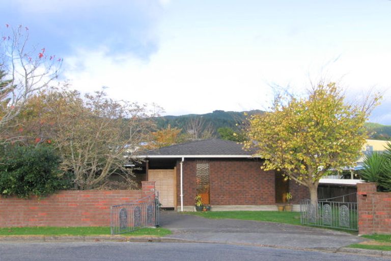 Photo of property in 14 Waimarie Avenue, Paraparaumu, 5032
