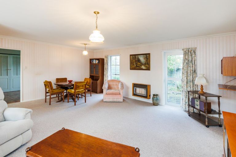 Photo of property in 4 Bambery Court, Palmerston North, 4414