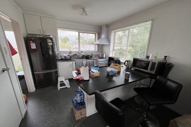 Photo of property in 2/34 Sabulite Road, Kelston, Auckland, 0602