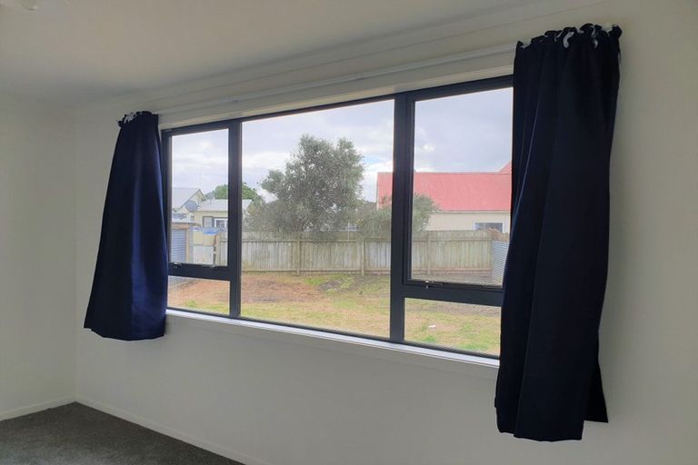 Photo of property in 3 Waitai Street, Castlecliff, Whanganui, 4501