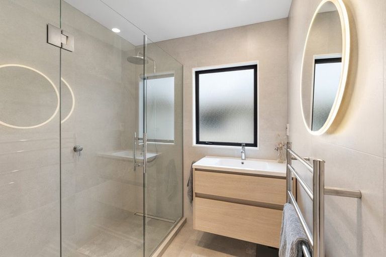 Photo of property in 1/6 Knott Road, Stanmore Bay, Whangaparaoa, 0932