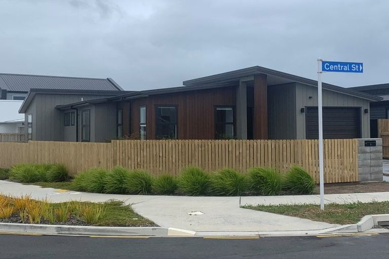 Photo of property in 1 Central Street, Papamoa, 3118