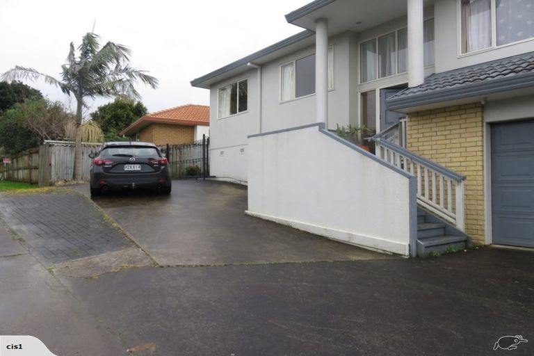 Photo of property in 21 Bard Place, Golflands, Auckland, 2013