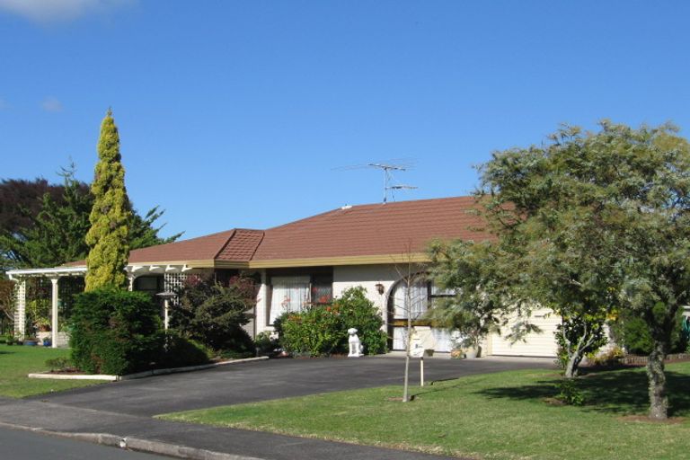 Photo of property in 2/9 Edgewater Grove, Orewa, 0931