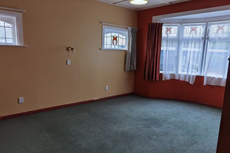 Photo of property in 104 Parkvale Road, Karori, Wellington, 6012