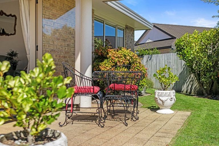Photo of property in 5 Burleigh Place, Rototuna, Hamilton, 3210