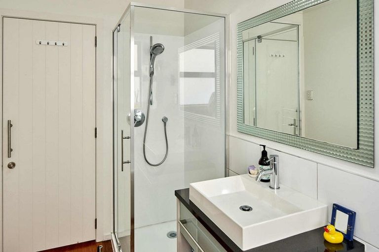 Photo of property in 25 Sunset Parade, Plimmerton, Porirua, 5026