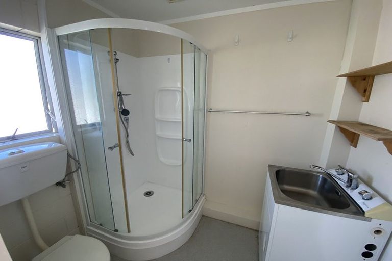 Photo of property in 40 West Coast Road, Glen Eden, Auckland, 0602