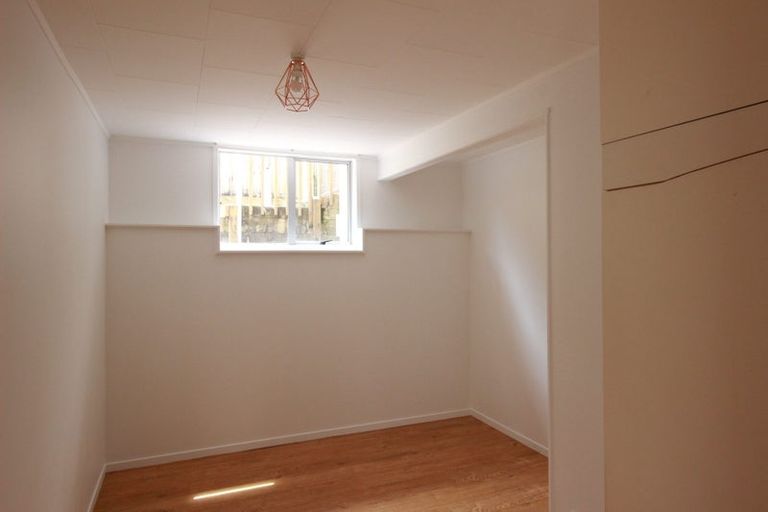 Photo of property in 17 Cunliffe Place, Glenfield, Auckland, 0629