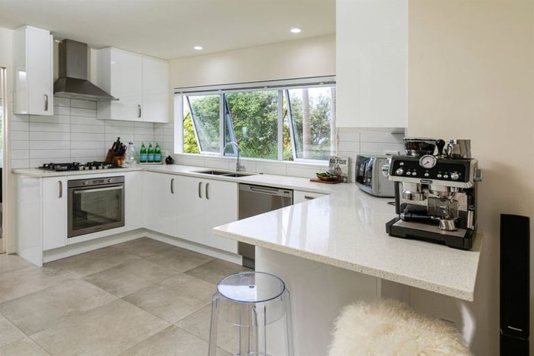 Photo of property in 2/5a Galaxy Drive, Mairangi Bay, Auckland, 0630