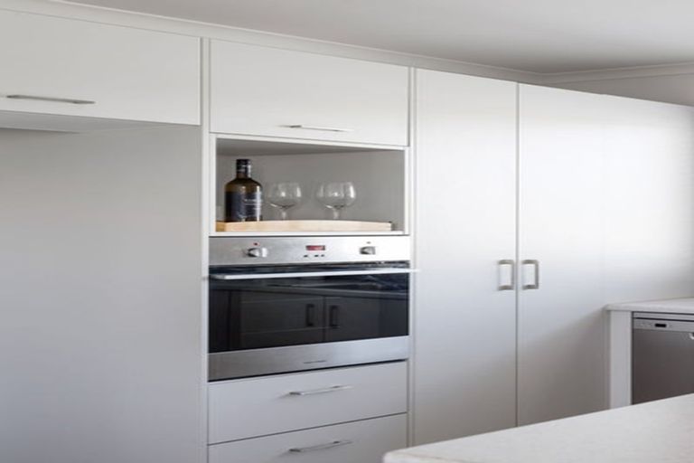 Photo of property in 24 Shrule Place, Huntington, Hamilton, 3210