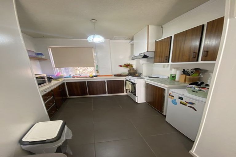 Photo of property in 15a Cheryl Place, Hillcrest, Auckland, 0627