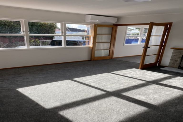 Photo of property in 3/20 Ocean View Road, Northcote, Auckland, 0627