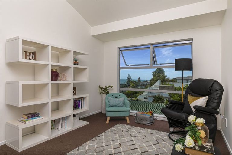 Photo of property in 1/40 Beulah Avenue, Rothesay Bay, Auckland, 0630