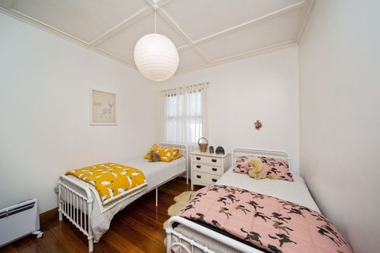 Photo of property in 20 Cameron Street, New Plymouth, 4310