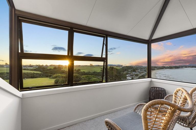 Photo of property in 2/285 Bleakhouse Road, Eastern Beach, Auckland, 2012