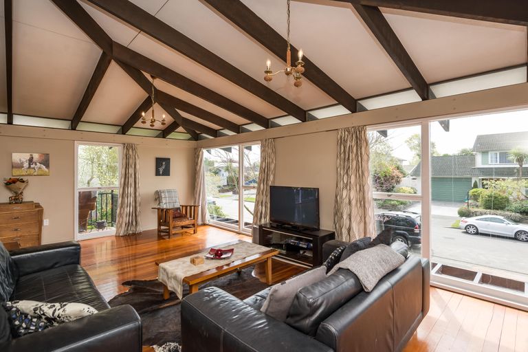 Photo of property in 19 Highfield Place, Avonhead, Christchurch, 8042
