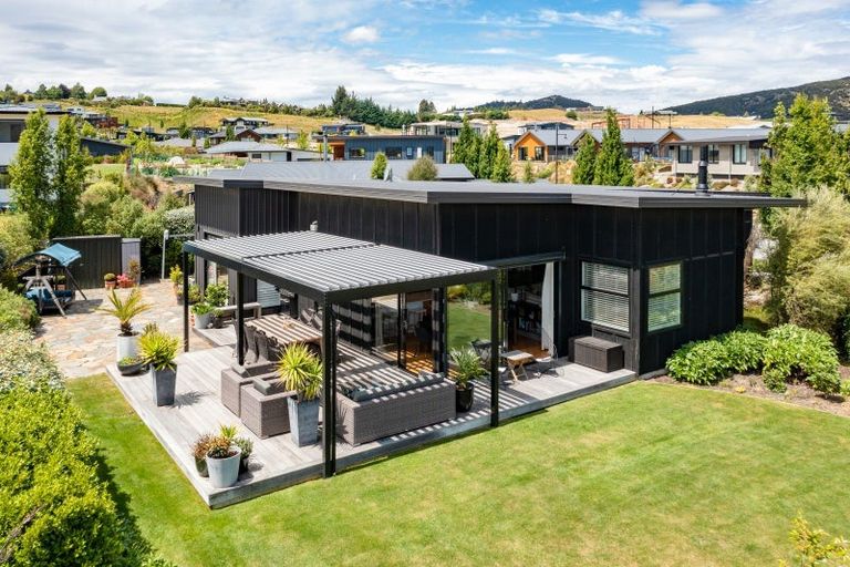 Photo of property in 1 Kirimoko Crescent, Wanaka, 9305