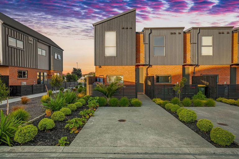 Photo of property in 33 Waka Moana Drive, Hobsonville, Auckland, 0616