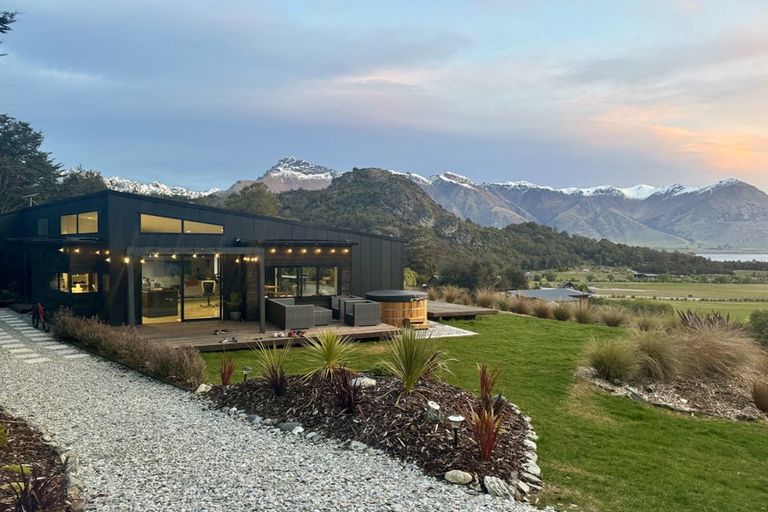 Photo of property in 18 Lookout Drive, Mount Creighton, Queenstown, 9371
