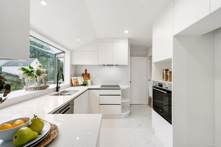 Photo of property in 1/9 Delisle Place, Windsor Park, Auckland, 0632