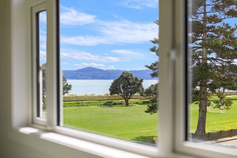Photo of property in 39 Marine Parade, Eastbourne, Lower Hutt, 5013