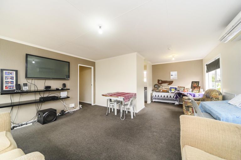 Photo of property in 38 Suzanne Grove, Kelvin Grove, Palmerston North, 4414