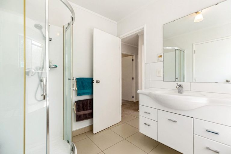 Photo of property in 1/71 Oaktree Avenue, Browns Bay, Auckland, 0630