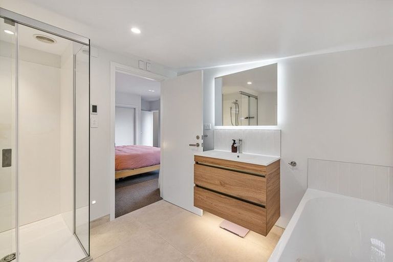 Photo of property in 1 Nutfield Lane, Cashmere, Christchurch, 8022