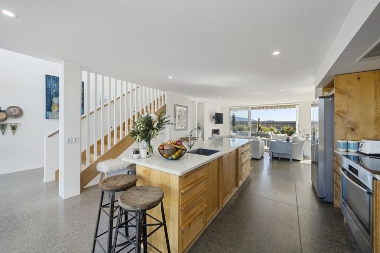 Photo of property in 7 Olliver Grove, Waikanae Beach, Waikanae, 5036