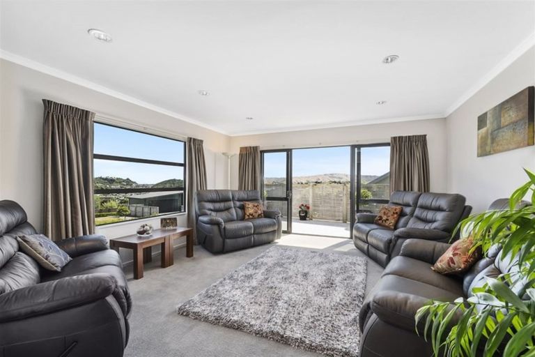 Photo of property in 39 Endeavour Drive, Whitby, Porirua, 5024